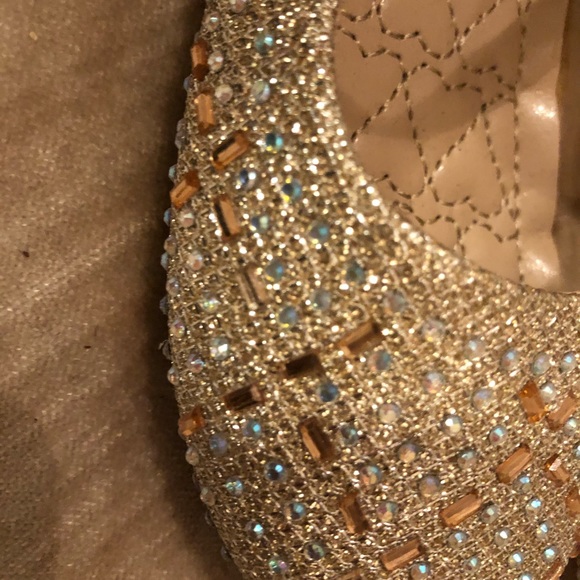 Girl’s gold sequined Mary Jane dress shoes with light blue accents. - Picture 5 of 6